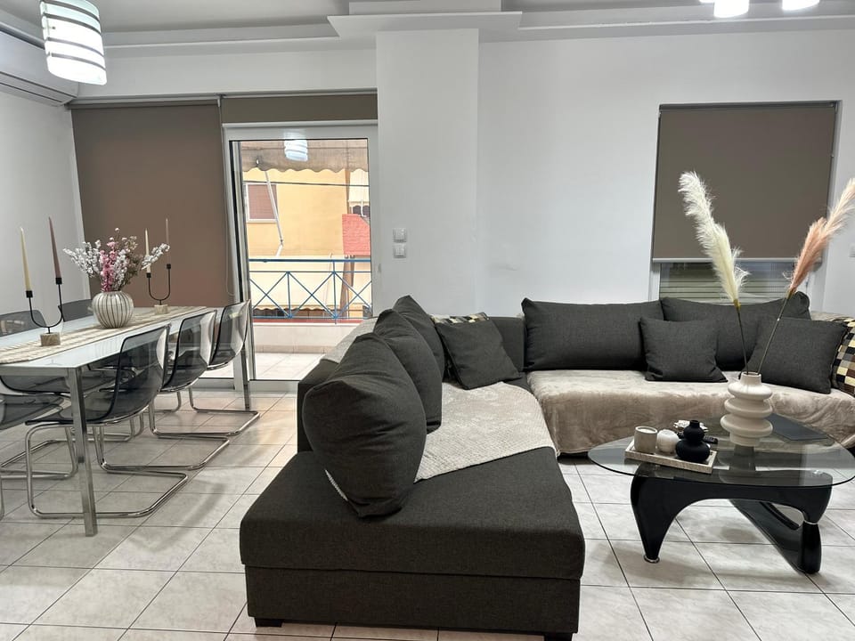 Living room, Seating area, Dining area