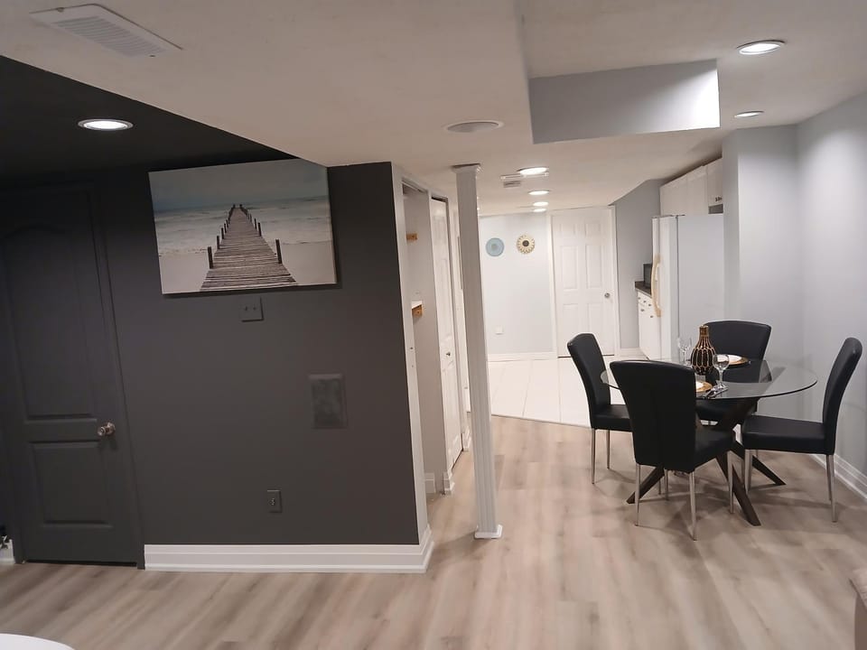 Furnished calm basement studio apartment Apartment in Milton