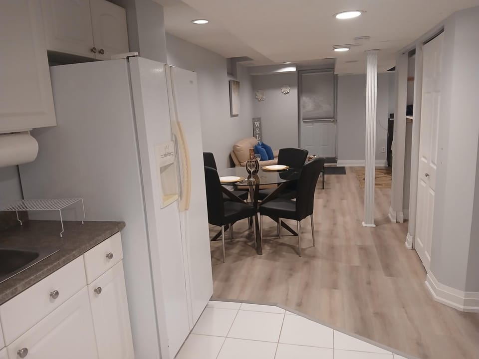 Furnished calm basement studio apartment Apartment in Milton