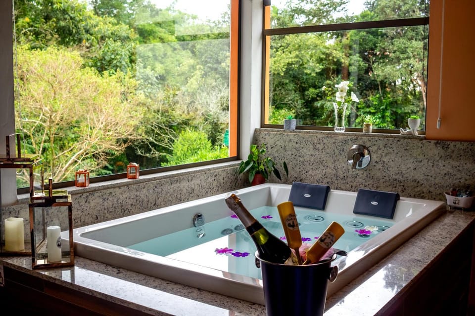 Natural landscape, Hot Tub, Hot Tub, Decorative detail, Decorative detail, Garden view