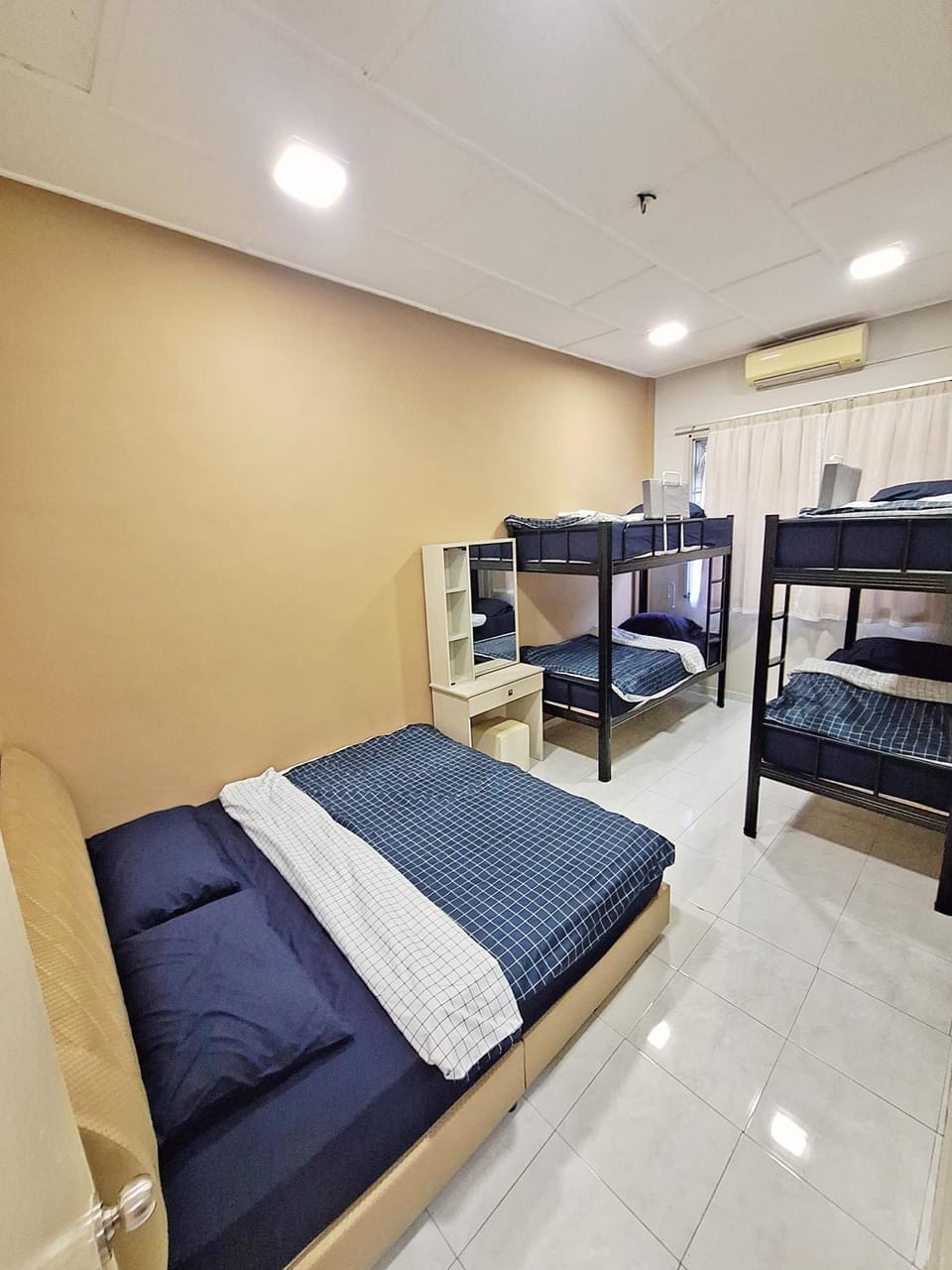 Bedroom, air conditioner