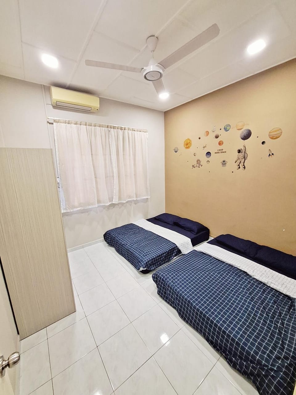 Bedroom, air conditioner