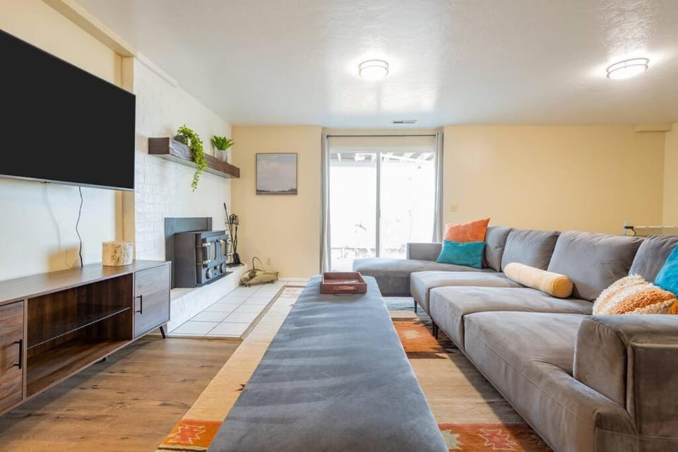 Spacious 6 BR Extended Stay House in North Salt Lake