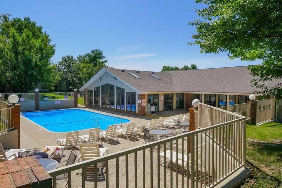 Property building, Swimming pool