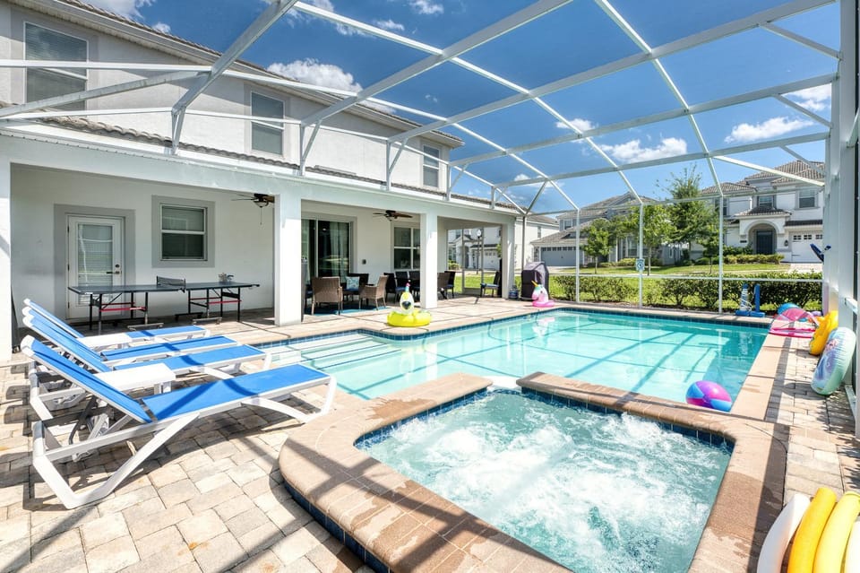 Pool view, Swimming pool, sunbed