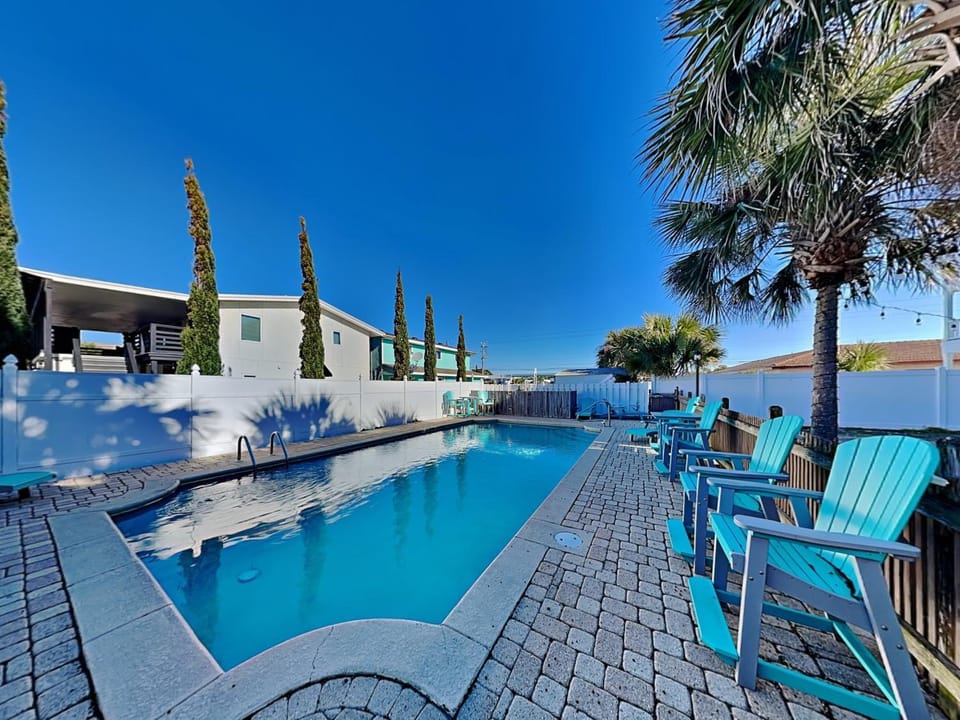 Garden, Seating area, Swimming pool