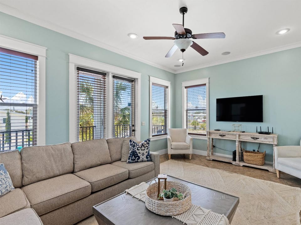 TV and multimedia, Living room, Seating area, furniture