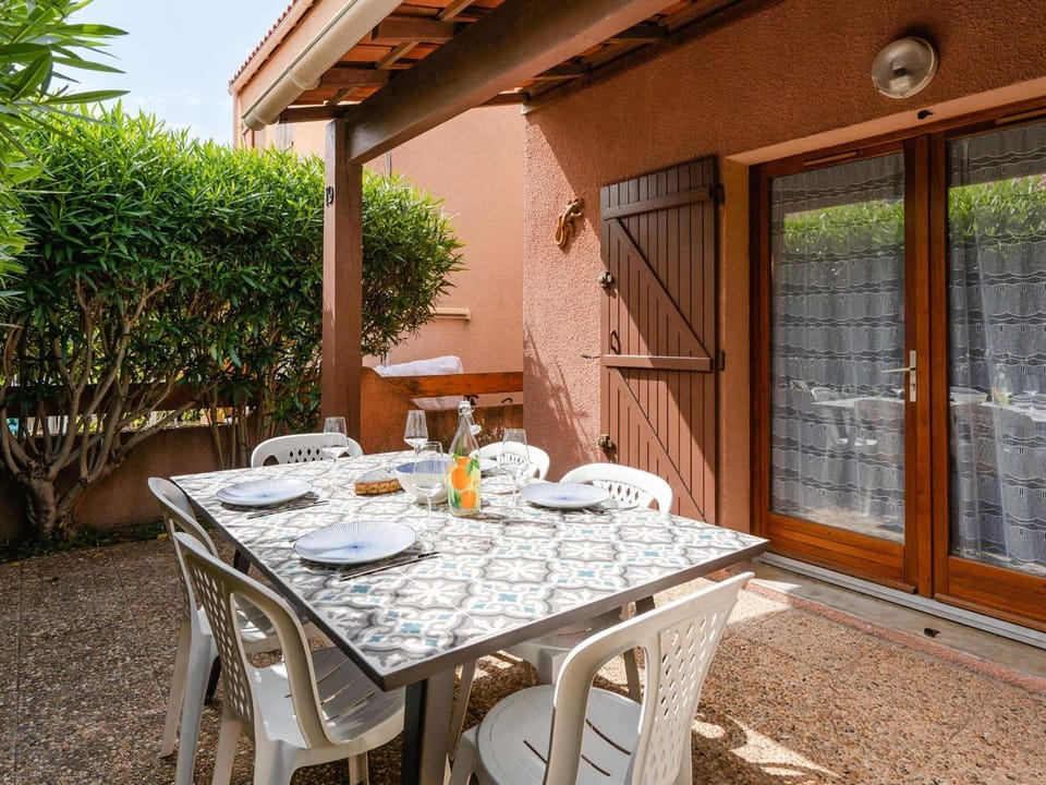 Pavillon 3 pièces proche plage avec terrasse et parking privé - FR-1-409-185 Villa in Narbonne
