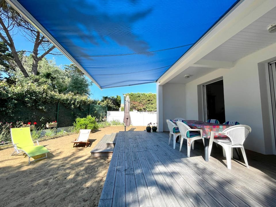 Maison familiale 3 chambres avec jardin, terrasse en bois et WIFI, à 200m de la mer - FR-1-231-313 House in Pays de la Loire