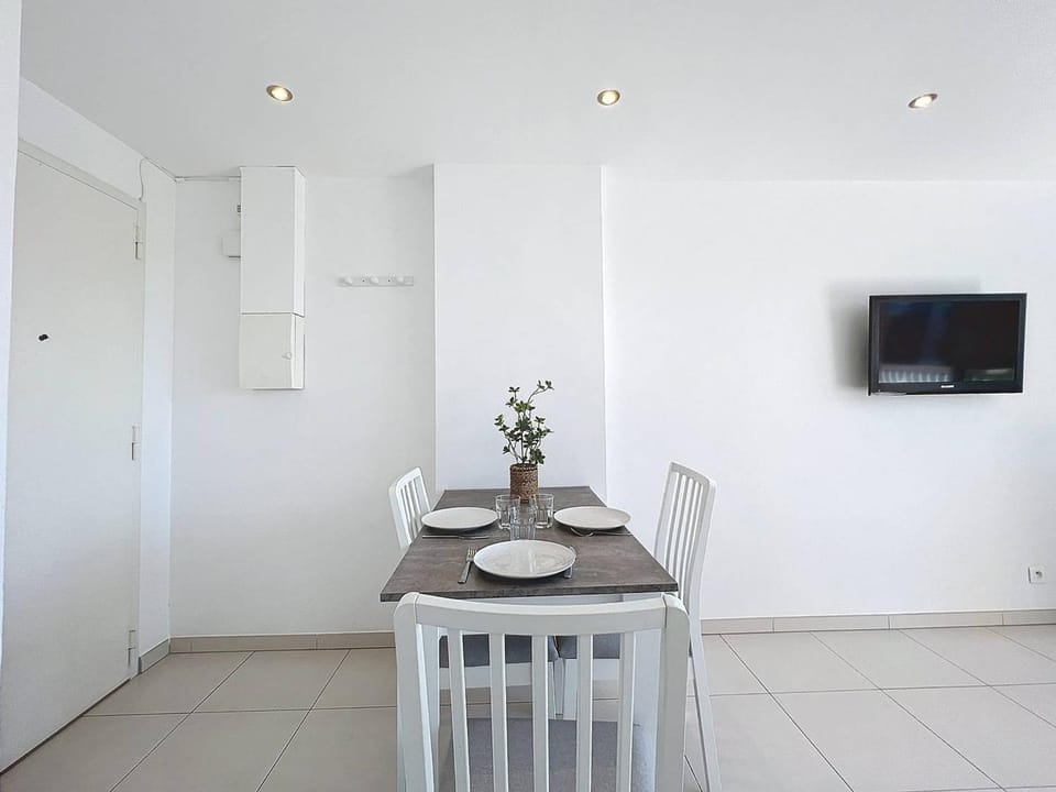 Appartement T2 lumineux proche plage avec parking privé - FR-1-770-27 Apartment in La Ciotat