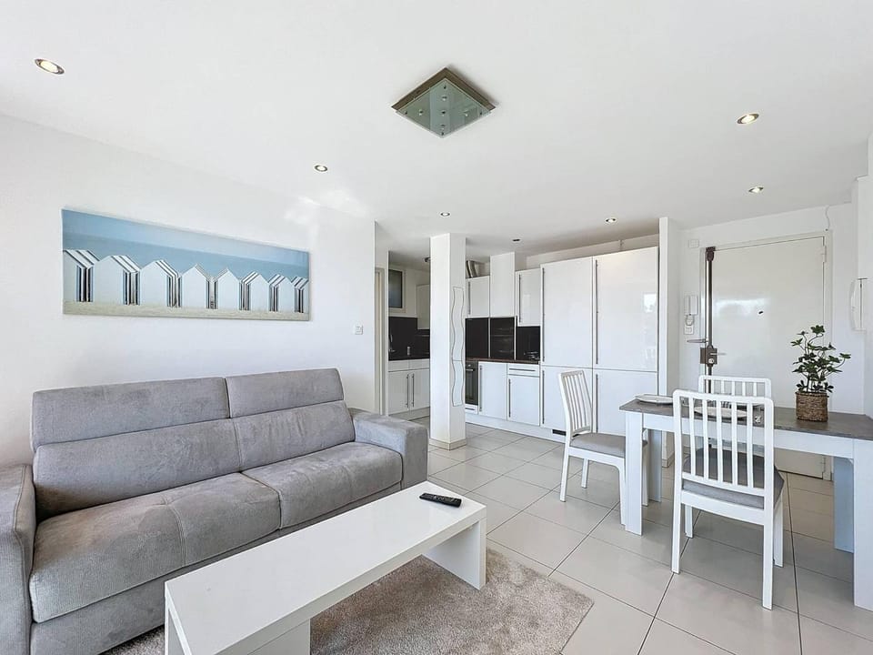 Appartement T2 lumineux proche plage avec parking privé - FR-1-770-27 Apartment in La Ciotat