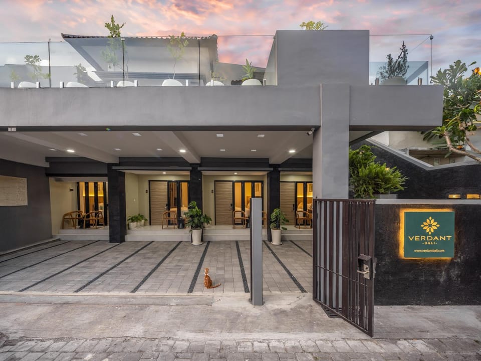Property building, Facade/entrance, Day