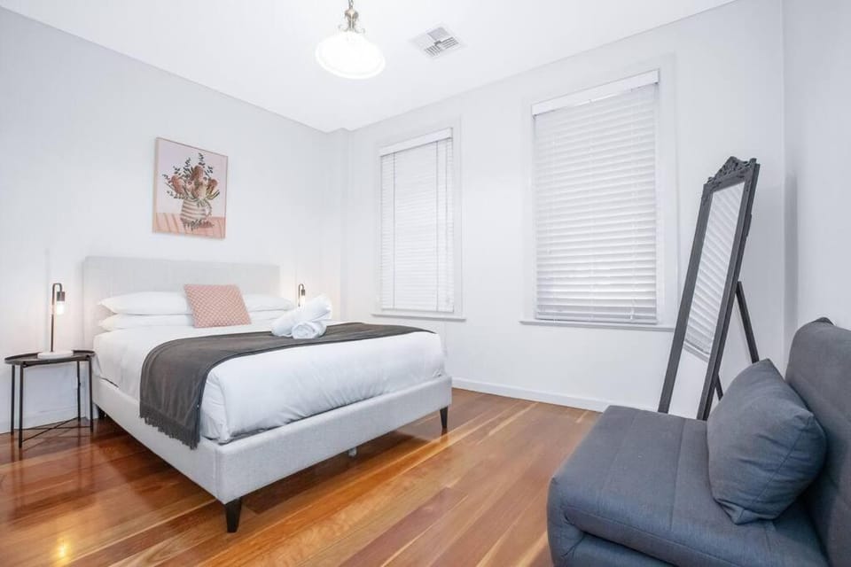 Escape To Sydney @ Ultimo Unique 2 Bedroom Sleeping 7 City Side Apartment in Sydney