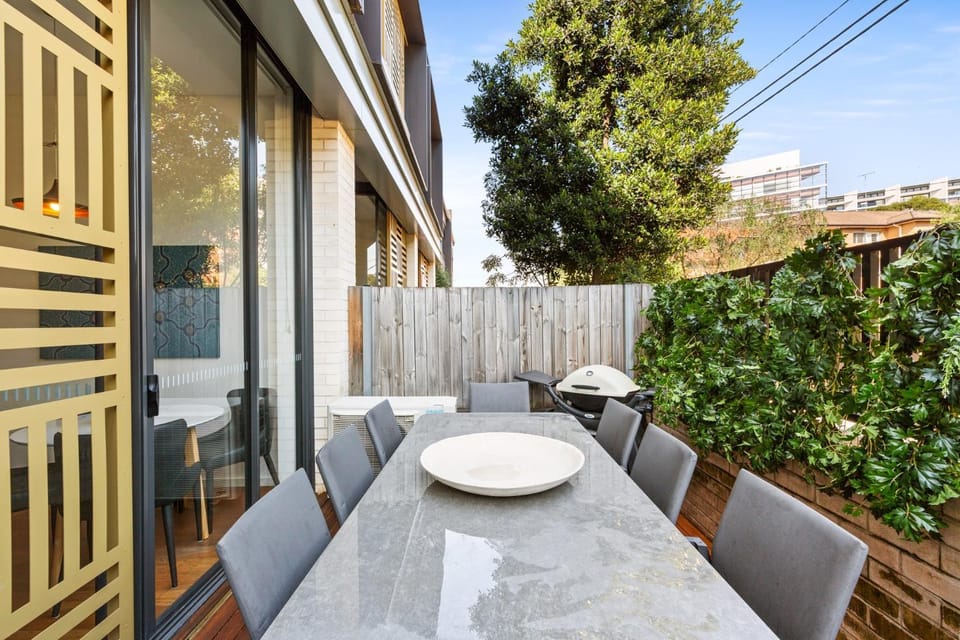1-Bed Unit with Alfresco Dining and BBQ Apartment in Kensington