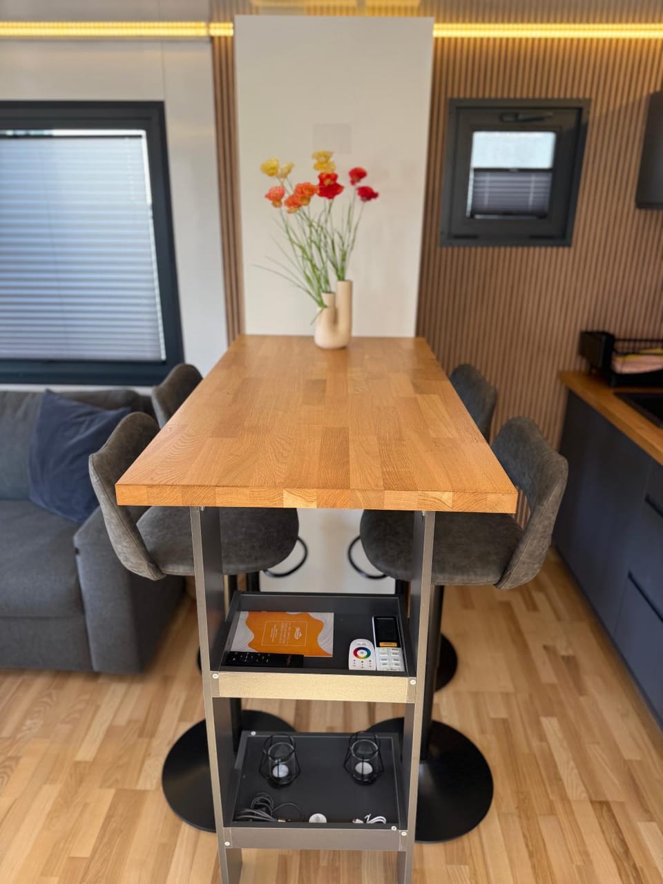 Living room, Seating area, Dining area