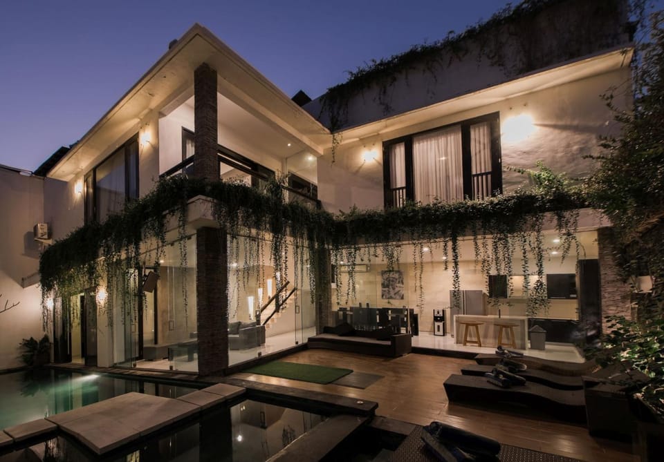 Seminyak Sky-Villa 3-8 BR Brilliant Location between Beach to Shopping Villa in Kuta