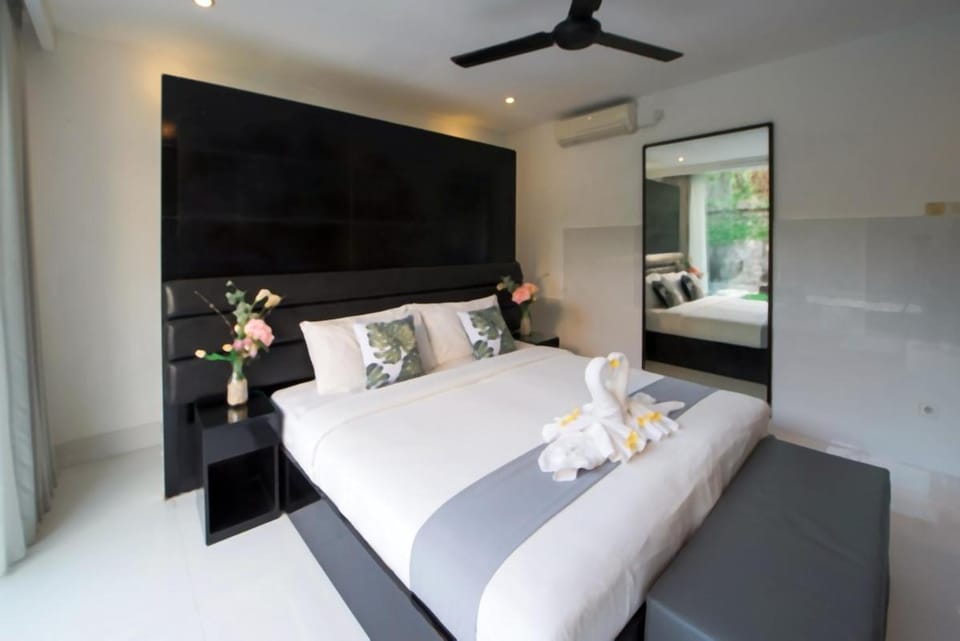 Seminyak Sky-Villa 3-8 BR Brilliant Location between Beach to Shopping Villa in Kuta