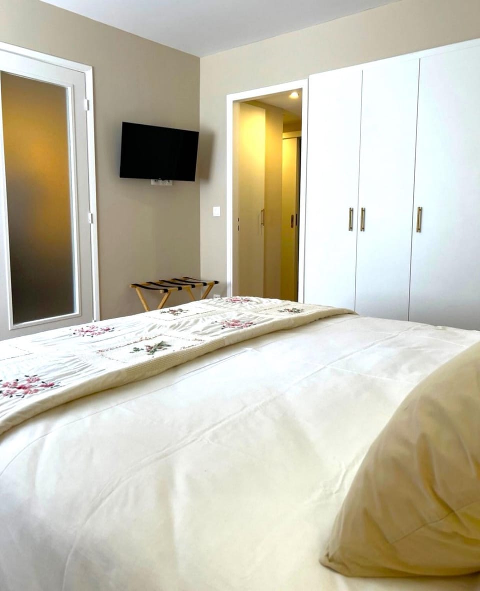 Bed, Bedroom, wardrobe