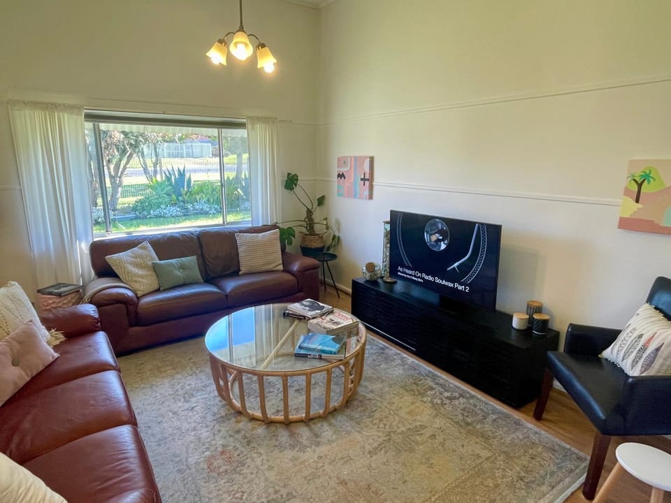 Marjalis Cottage, your perfect country getaway! House in Wonthaggi