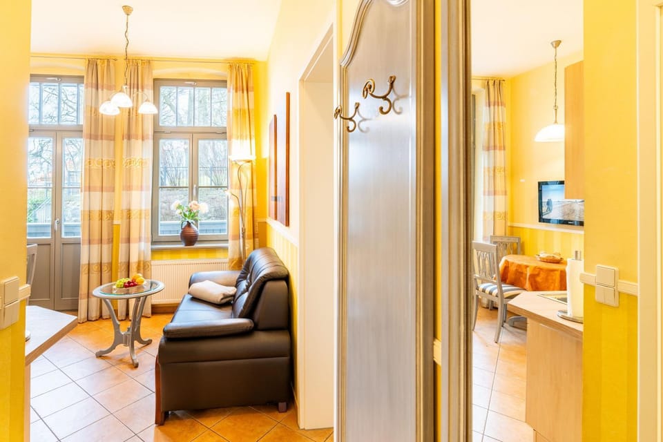 Living room, Photo of the whole room, Seating area