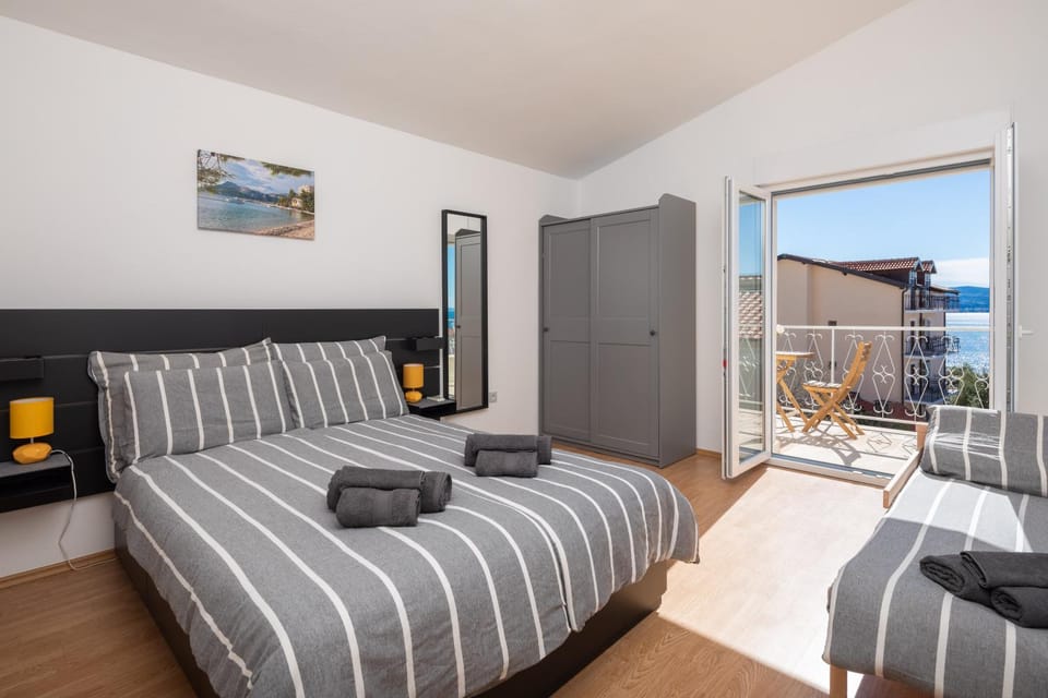 Bed, View (from property/room), Balcony/Terrace, Photo of the whole room, Bedroom, Sea view