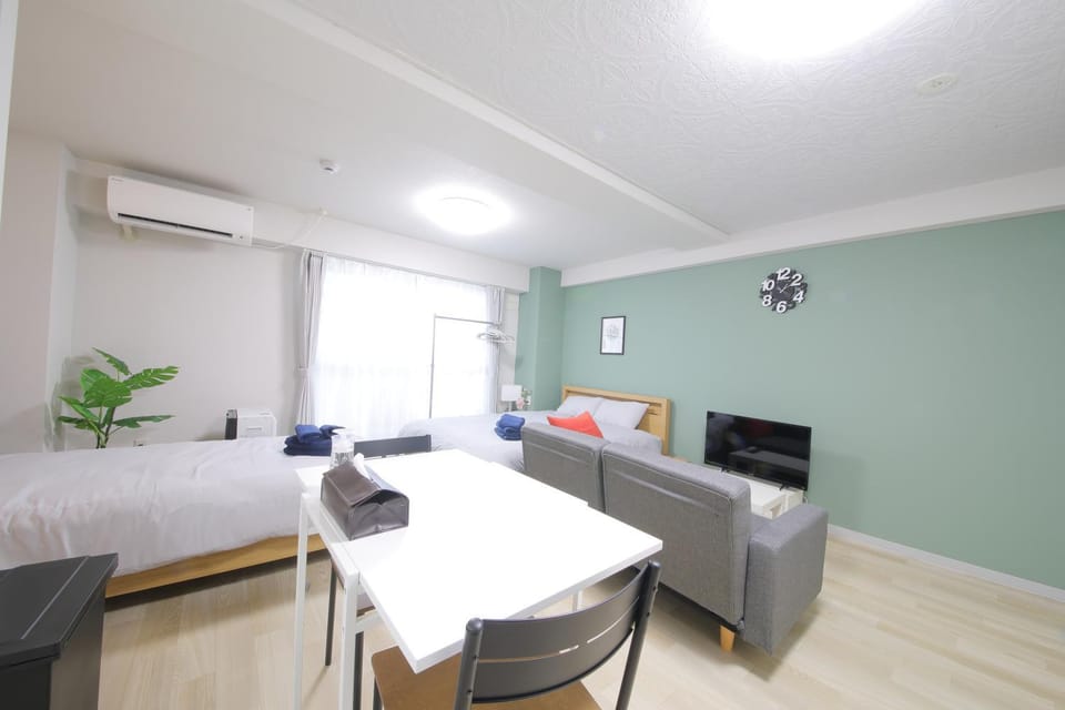 Bed, TV and multimedia, Living room, Photo of the whole room, Dining area, Bedroom