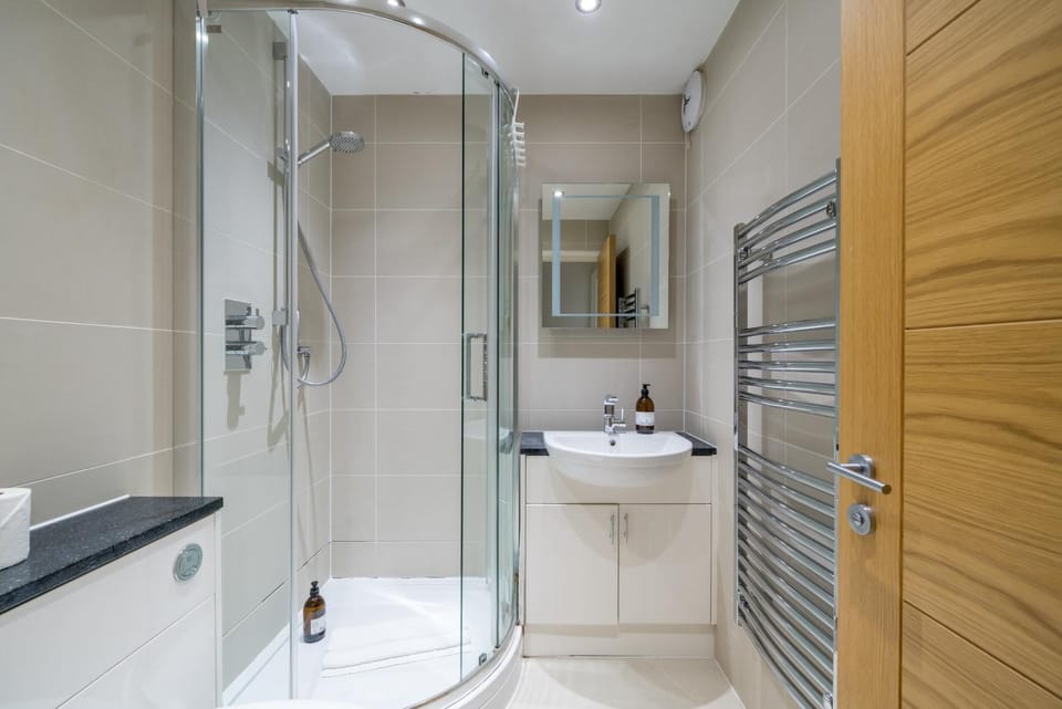 Shower, Bathroom, towels