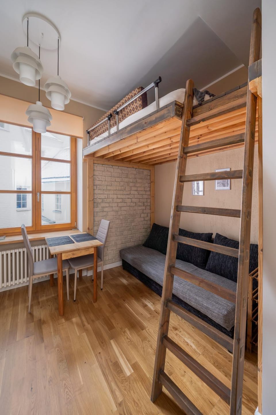 Bed, Living room, Seating area, Dining area