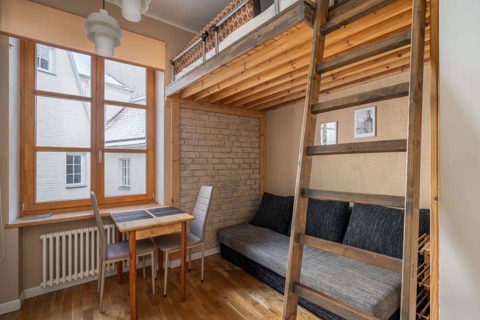 Bed, Living room, Seating area, Dining area, internet