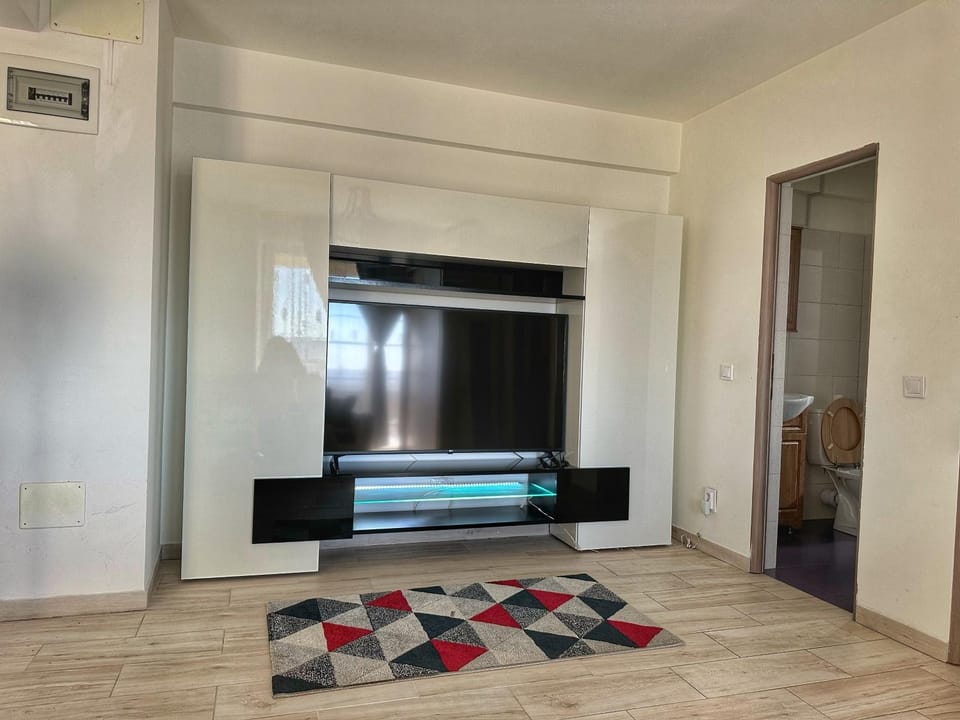 TV and multimedia, Photo of the whole room