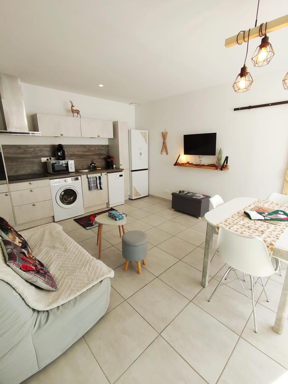 TV and multimedia, Kitchen or kitchenette, Living room, dishwasher, oven, stove, washing machine