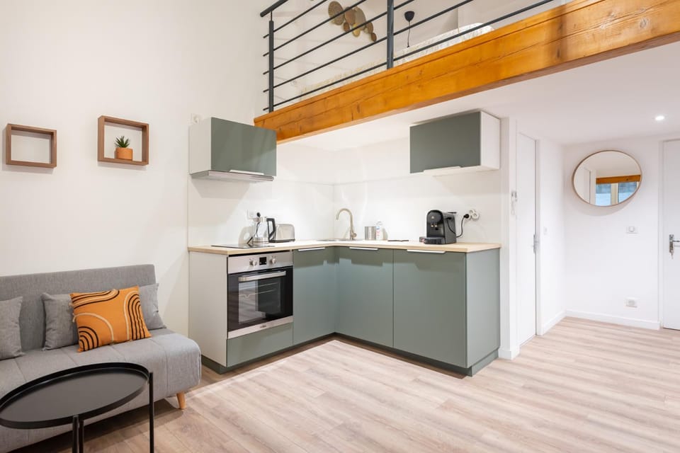 Coffee/tea facilities, stove, toaster