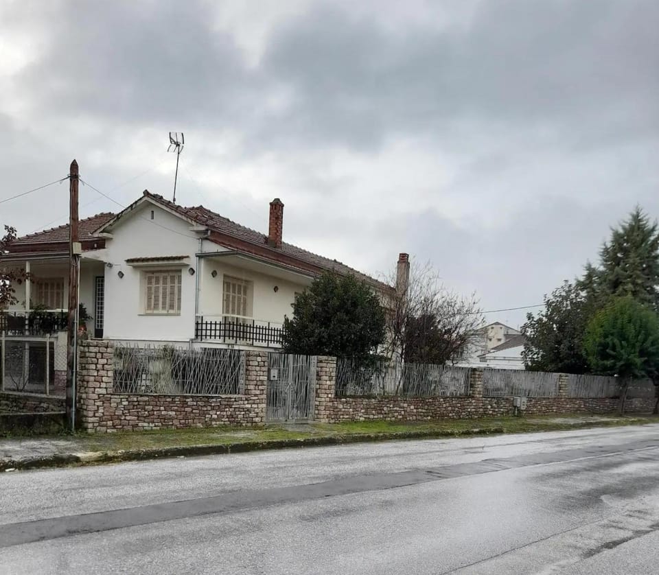 Property building, Neighbourhood, Garden view, Street view
