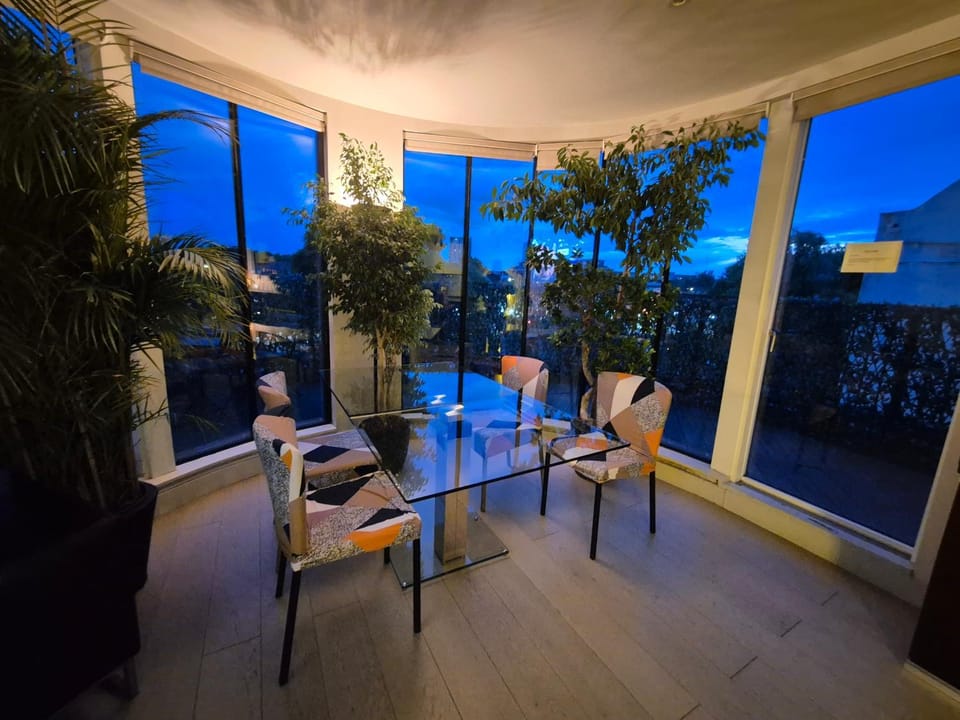 Panoramic Pondview Penthouse Apartment in London Borough of Hackney