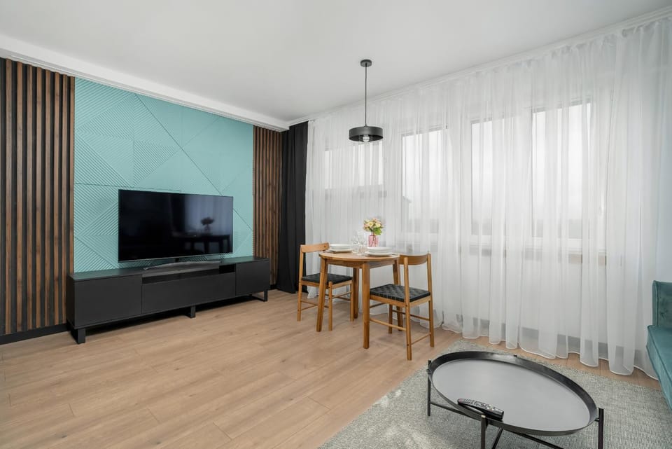 TV and multimedia, Living room, Seating area, Dining area, Evening entertainment