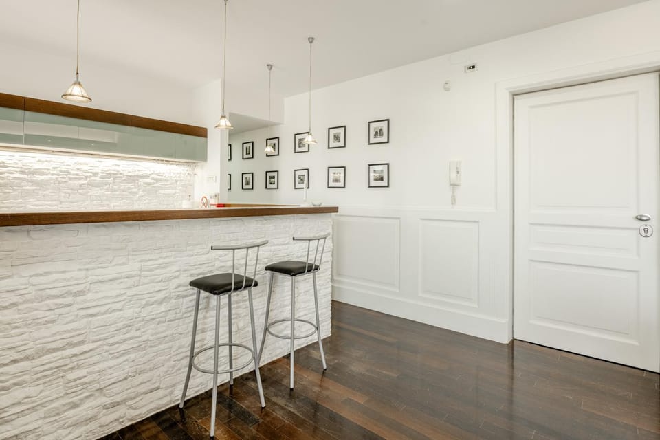 Facade/entrance, kitchen