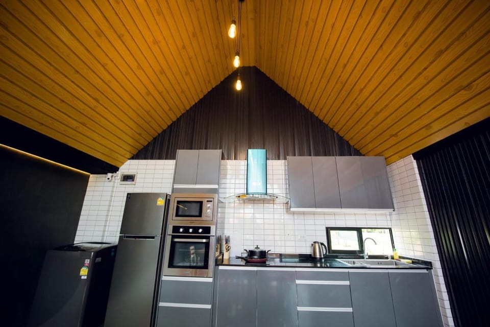 Kitchen or kitchenette, Kitchen or kitchenette, minibar, stove