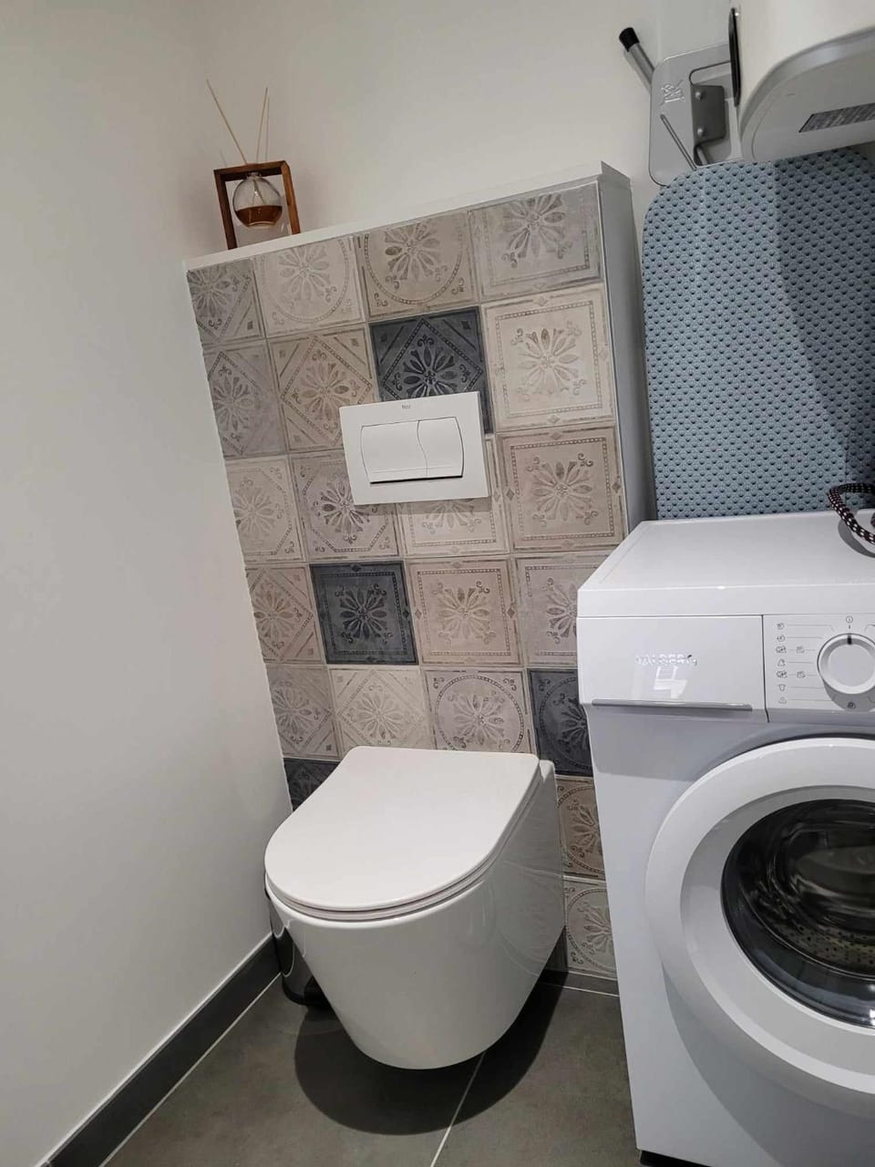 Toilet, washing machine