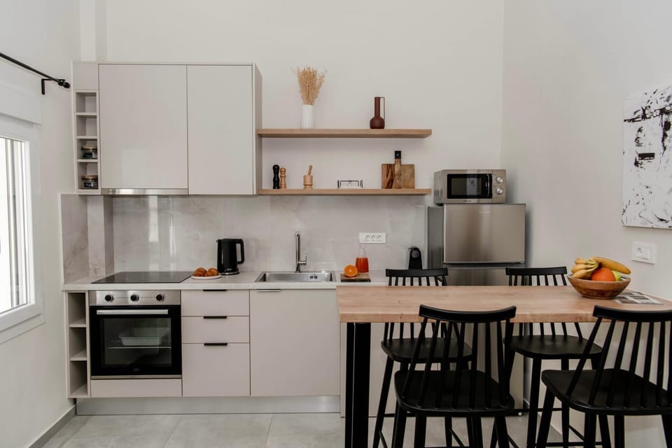 Dining area, kitchen