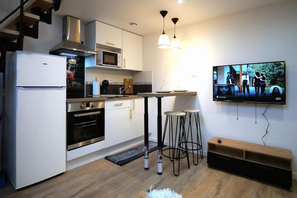 Kitchen or kitchenette, pet friendly, stove