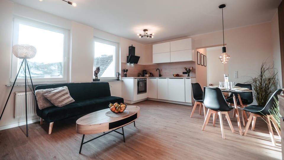 Coffee/tea facilities, Kitchen or kitchenette, Living room, Decorative detail, Decorative detail, Dining area, heating, heating, internet, internet, stove, stove, toaster, toaster, kitchen, kitchen