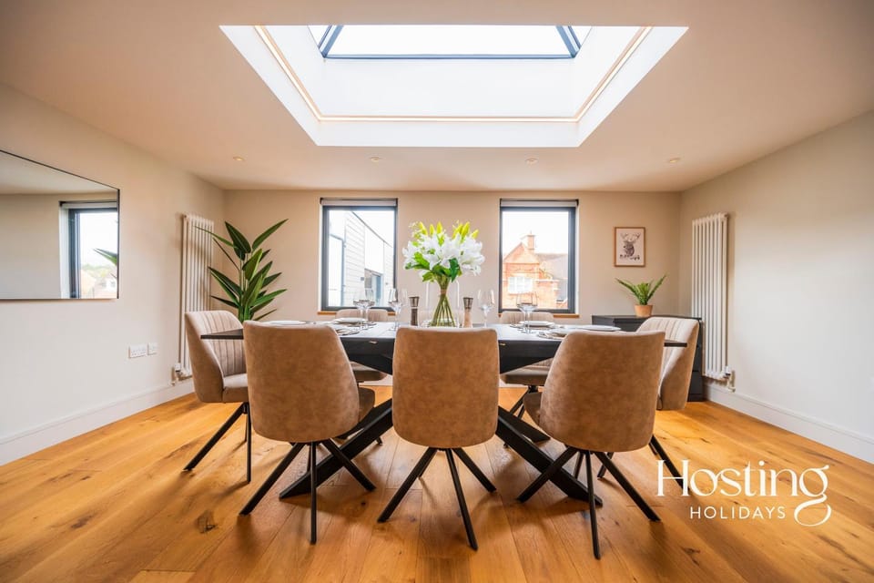 Seating area, Dining area