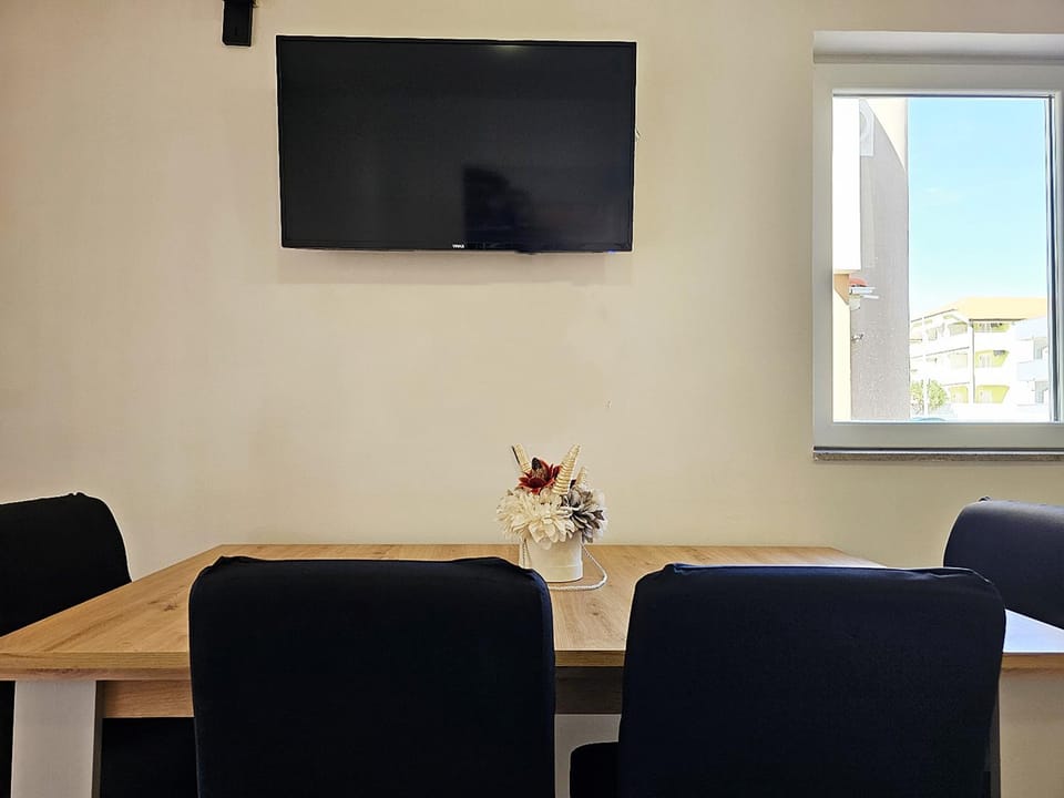 TV and multimedia, Dining area