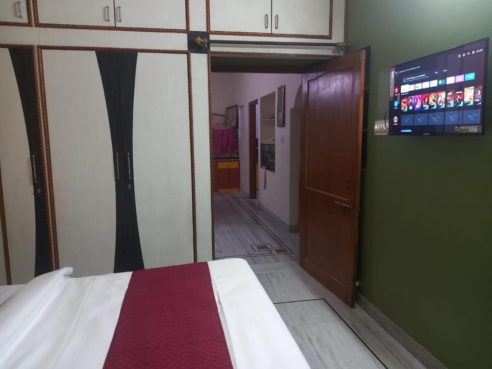 Bed, Photo of the whole room, Bedroom, wardrobe