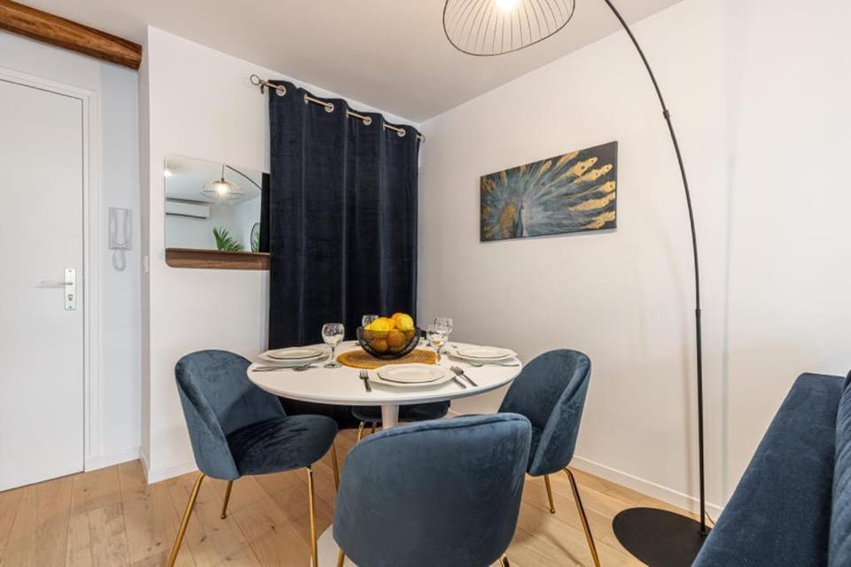 Seating area, Dining area