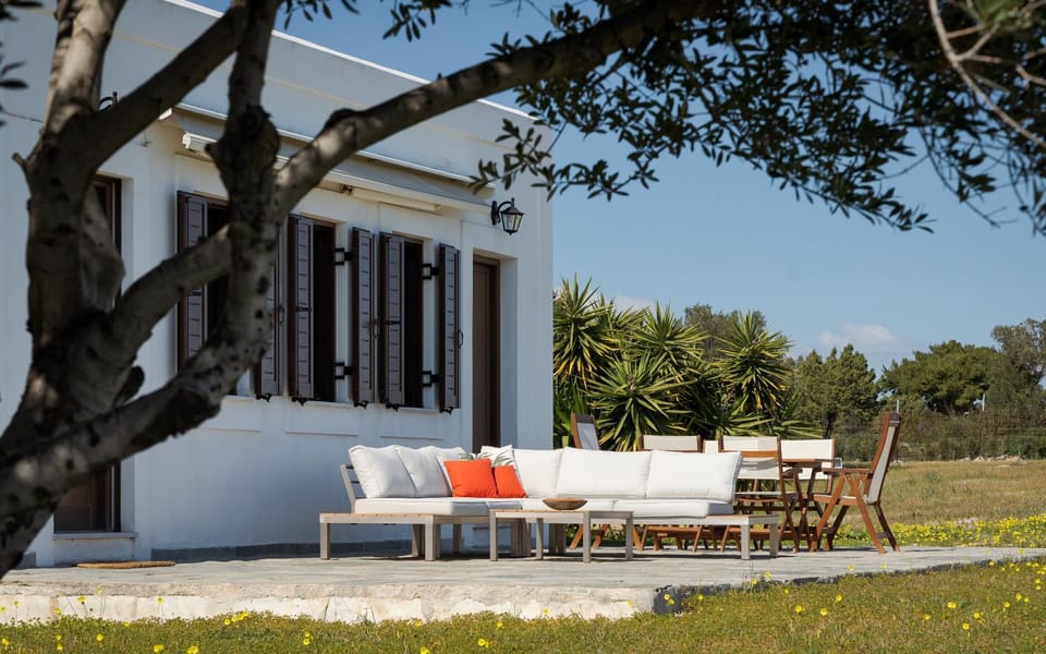 Patio, Day, Garden, Seating area