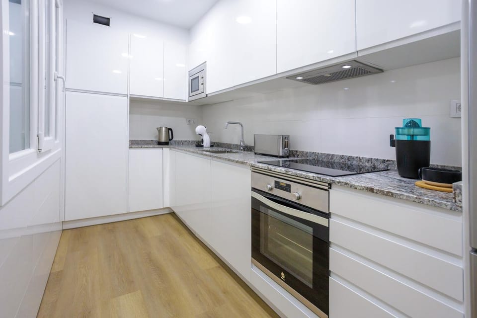 Kitchen or kitchenette, dishwasher, oven, stove