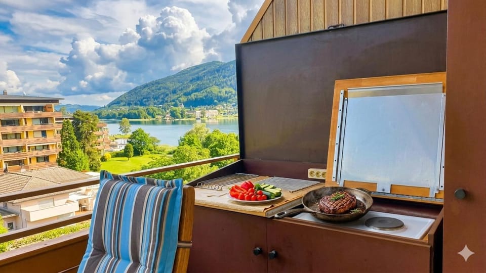 View (from property/room), Balcony/Terrace, Lake view, Mountain view