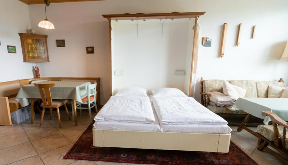 Bed, Living room