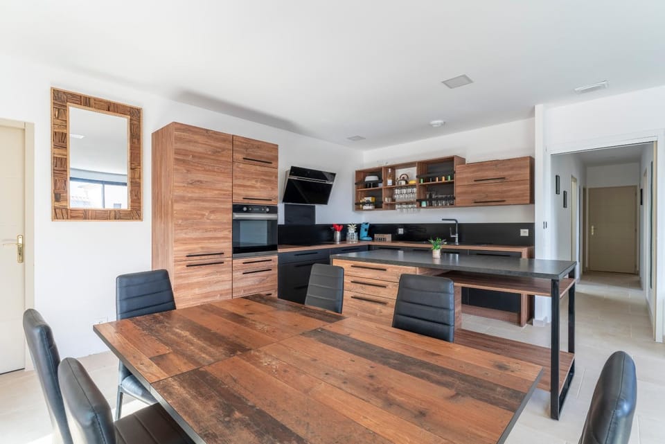 Kitchen or kitchenette, Living room